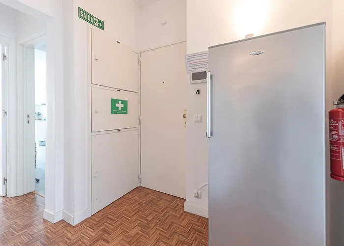 Houze Spacious Near Marques De Pombal Apartment Lisbon